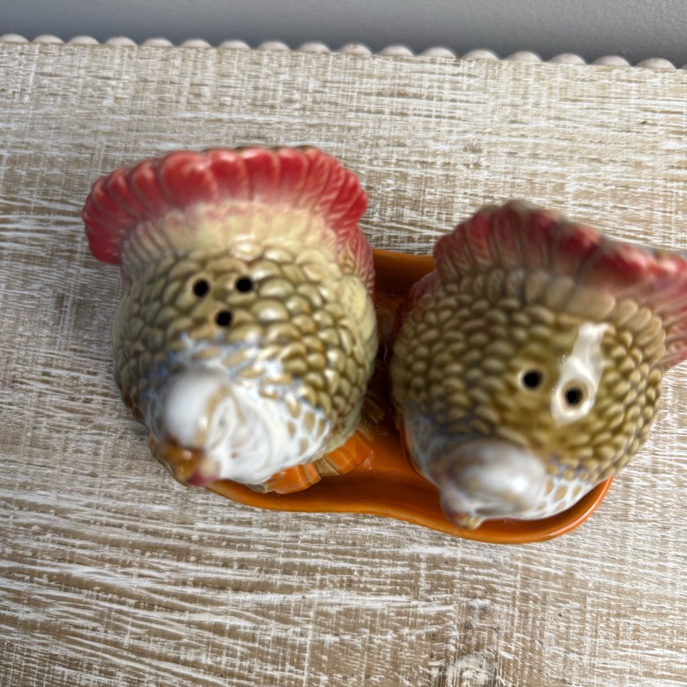 TII Vintage Salt & Pepper Turkey Shakers W/Ceramic Pumpkin Dish - Picture 2 of 16